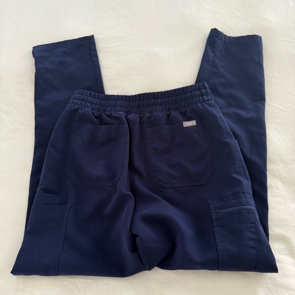 FIGS- Navy Blue Scrub Set - Picture 11 of 12